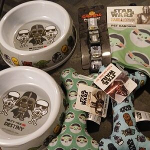 Star Wars Mandalorian Pet Gift Set in Green, White and Black
